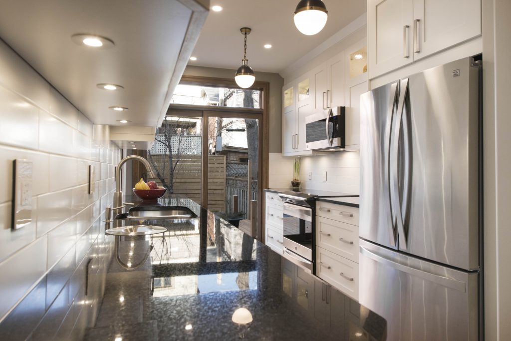 A beautiful modern kitchen renovated by Sunter Homes.